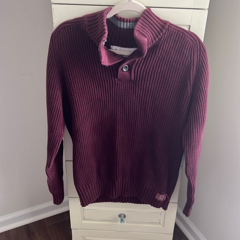 Burgundy mens sweater. Size L.